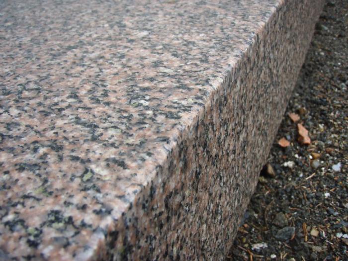 udstilling Envision Patent Køb Granit trappetrin i mørkerød granit 15 cm trinhøjde - Massive  trappesten i granit