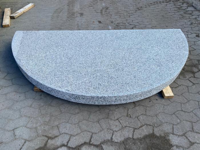 Køb Trappetrin mørkerød radius 240x120x15 - 2. sorterings tilbud - Granit OUT-LET - restsalg rigtig gode tilbud på granit til hus og have