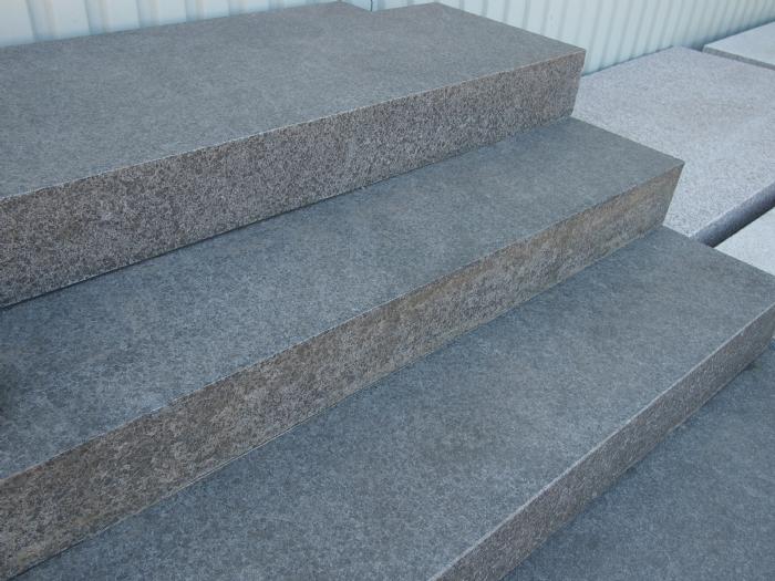 salg af Trappetrin i sort basalt