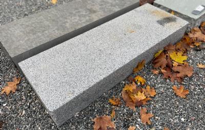 salg af Trin gråsort granit