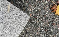 trin gråsort granit