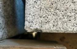 skår lysgrå granit