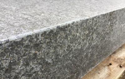 salg af Trin sort basalt - 120 x 35 x 15 cm