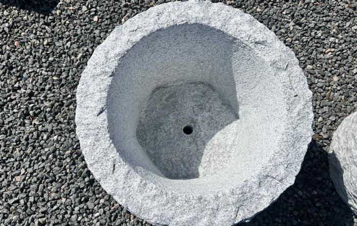 salg af Trug råkløvet grå granit