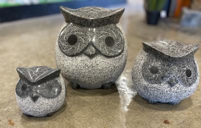 salg af Ugle buttet, gråsort granit