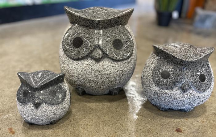 salg af Ugle buttet, gråsort granit