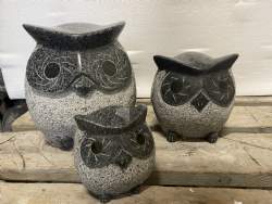 Ugle buttet, gråsort granit