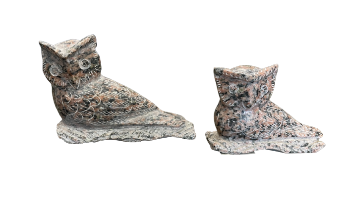 salg af Ugle i poleret rød granit