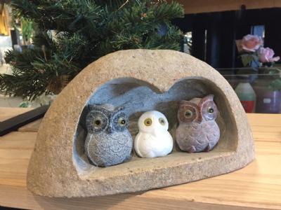 salg af Uglefamilie i natursten