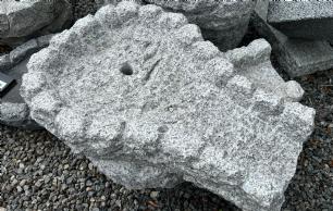 Vandfaldssten lysgrå granit