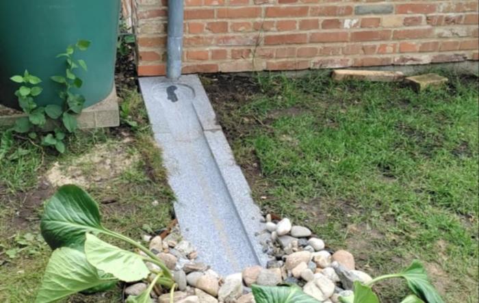 Køb Vandrende gråsort granit L100 x 30 x 8 cm - lige stykke - Sten og ...