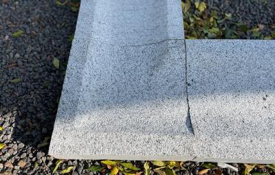 salg af Vandrende hjørne grå granit