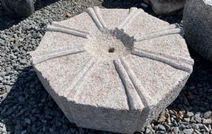 Vandsten møllesten uden sokkel