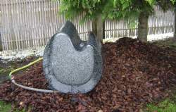 gråsort granit vandsten