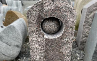salg af Vandsten råkløvet m. kugle H60 cm
