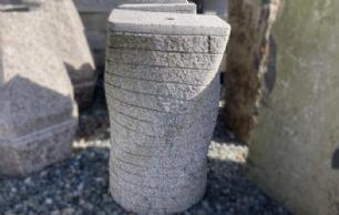 Vandsten drejet indisk granit