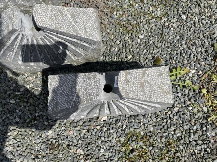 salg af Vandsten i sort granit Solstråle