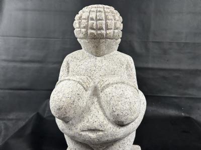 salg af Venusfigur granitskulptur